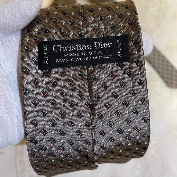 CHRISTIAN DIOR 💯 silk necktie in gray, blue and red - Picture 6 of 6